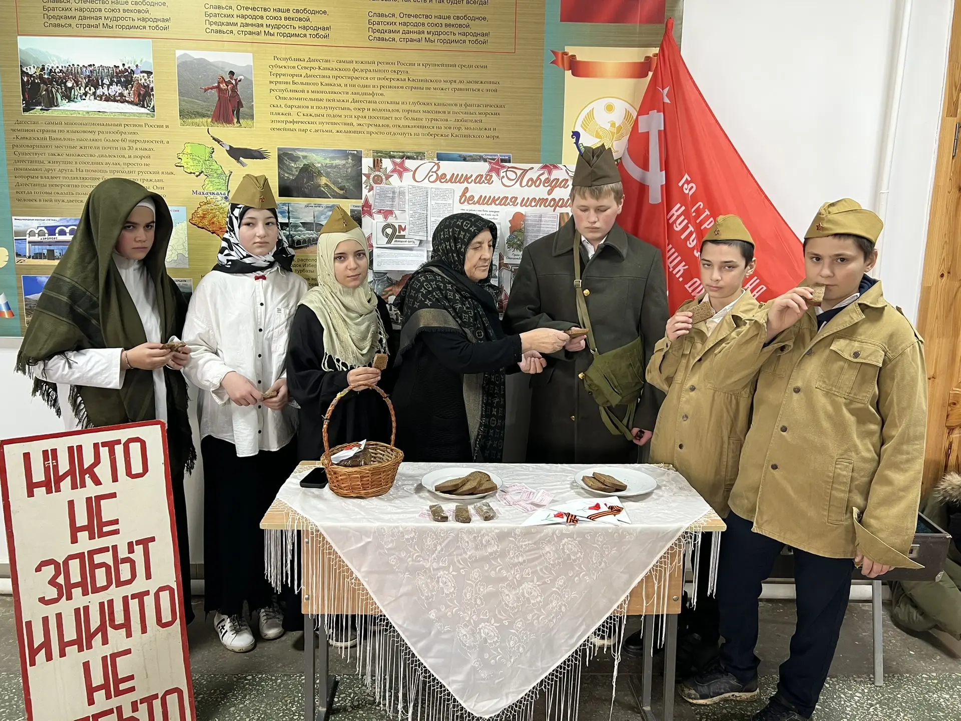 Сегодня в нашей школе прошла Акция памяти «Блокадный хлеб», цель которой - напоминание о мужестве и 