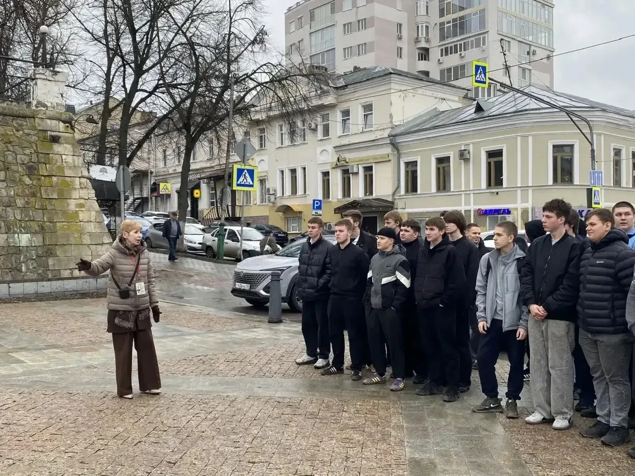 2 апреля студенты ПТЖТ-филиала ПривГУПС посетили пешую экскурсию по Соборной площади «В сердце старо