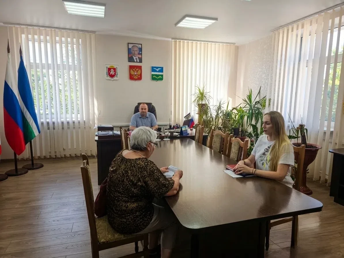 В рамках установленного порядка работы с обращениями граждан глава администрации Алекса...