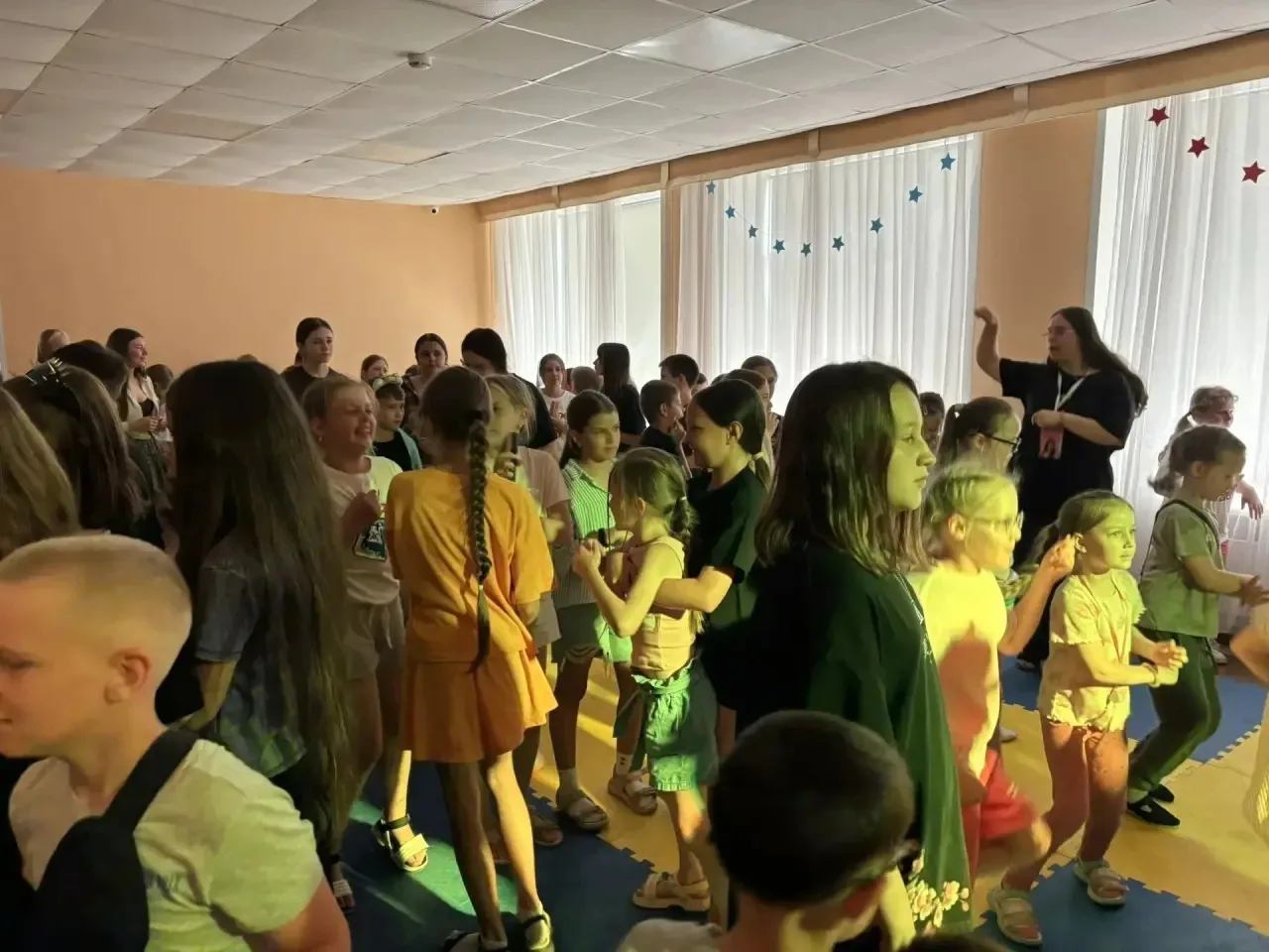 Привет всем! 👋 Делимся итогами насыщенного дня в лагере! 🎉

Утро началось с инструктажа по технике
