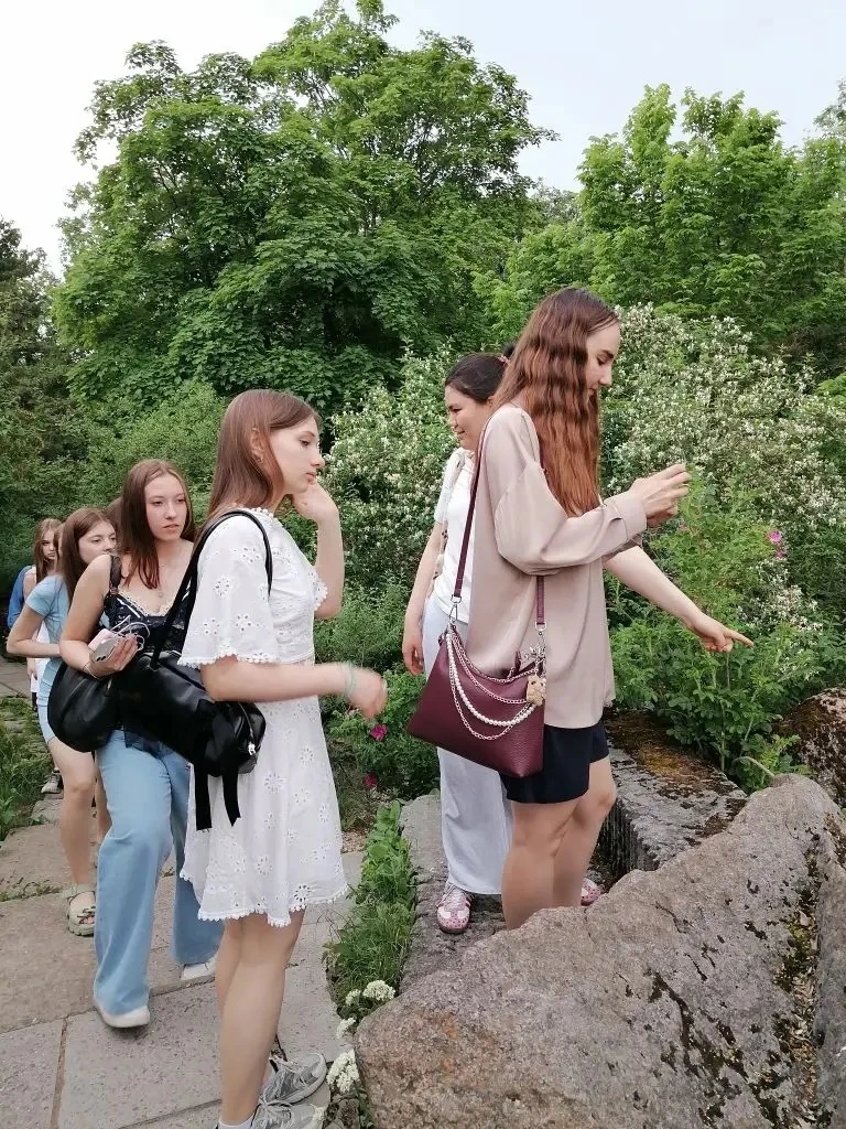 🌹21 мая ребята 10 Е класса под руководством учителя биологии Ефимовой Татьяны Михайловны посетили Бо