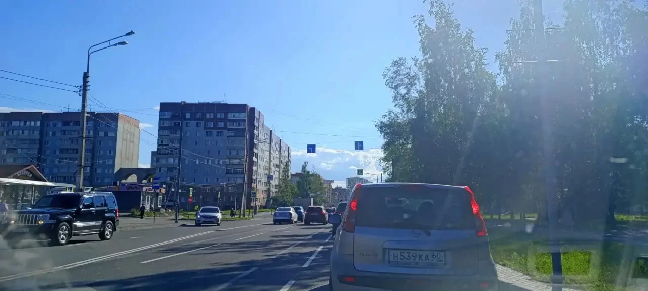 От подписчика:

Разметку поменяли, а знаки движения по полосам нет🤣

Подписаться на наш канал