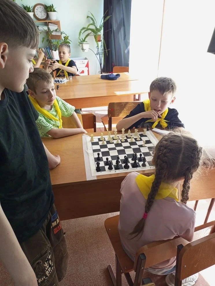 ♟️ Школа любимого дела в «Радуге»

Любители интеллектуальных игр встретились на занятии по шахматам.