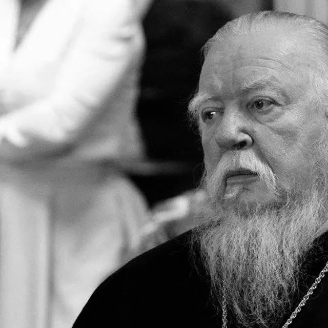 Заповедь Божия «молитесь за обижающих вас». Если кто нас обидел – а все время кто-нибудь нас обижает
