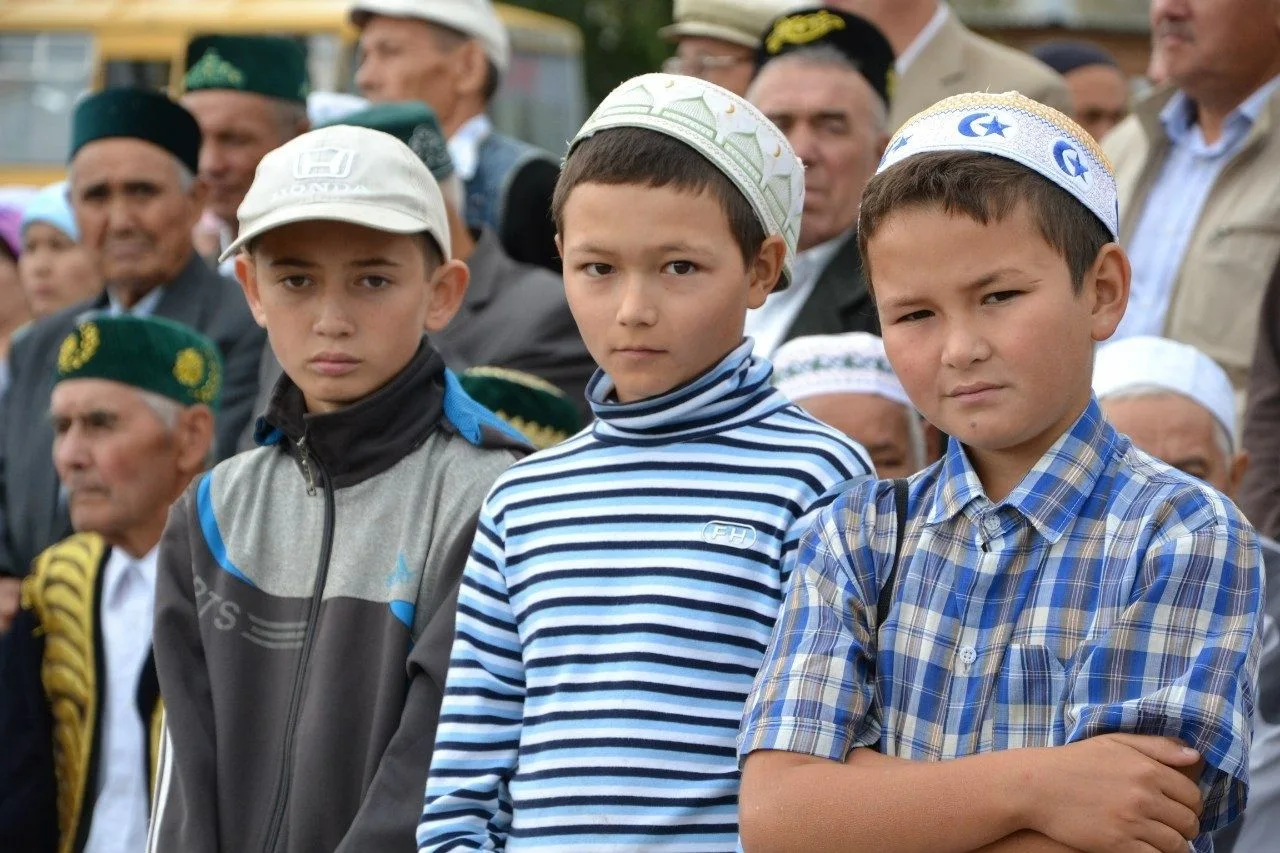 Беҙ Алланан ниҙер һорайбыҙ гел,
Эстән генә теләк теләйбеҙ.
Ни һорарға кәрәклеген ҡайсаҡ
Үҙебеҙ ҙә те