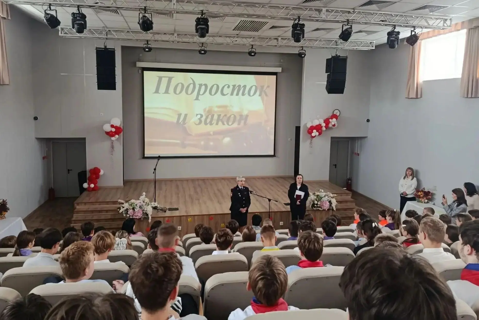 Полицейские ПДН провели встречу с луганскими школьниками
