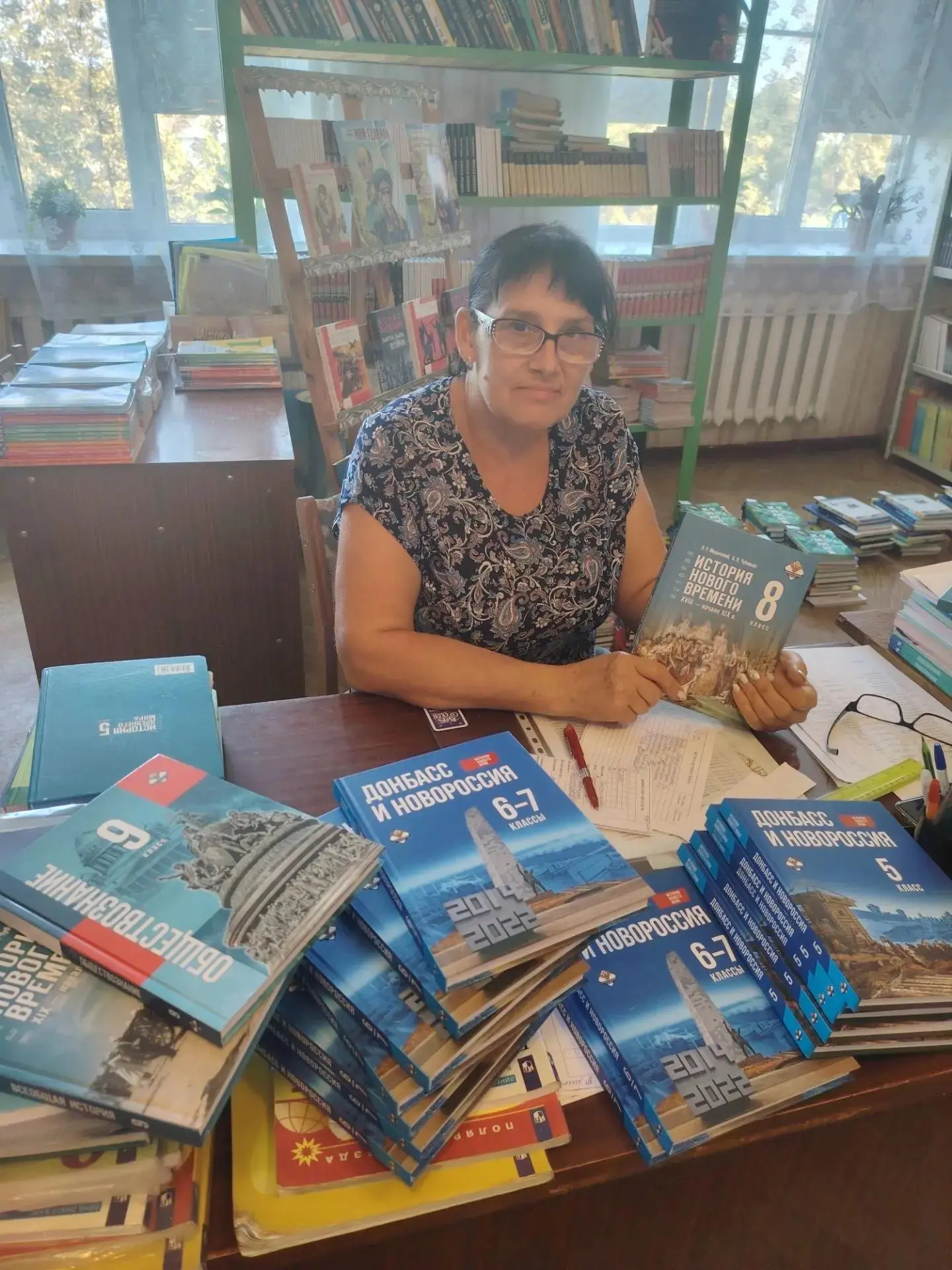 📚 Школьный медиацентр в гуще событий: Лозянский УВК получил новые учебники!