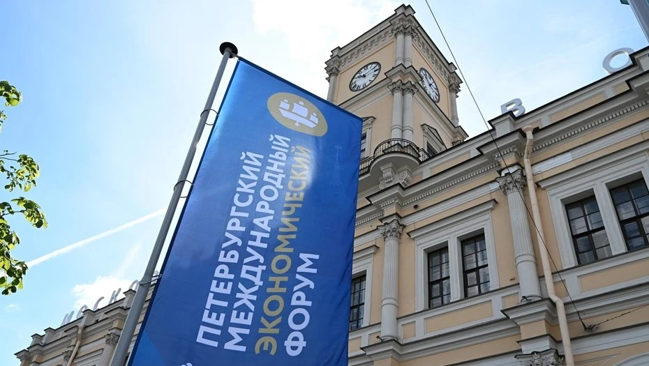 Компании-участники ПМЭФ-2026 стремятся оптимизировать бюджеты, уменьшая число делегатов и сокращая к