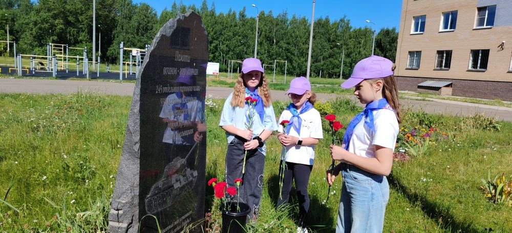 🇷🇺Сегодня день в пришкольном лагере начался с линейки Памяти и Скорби, посвящённой печальной дате 