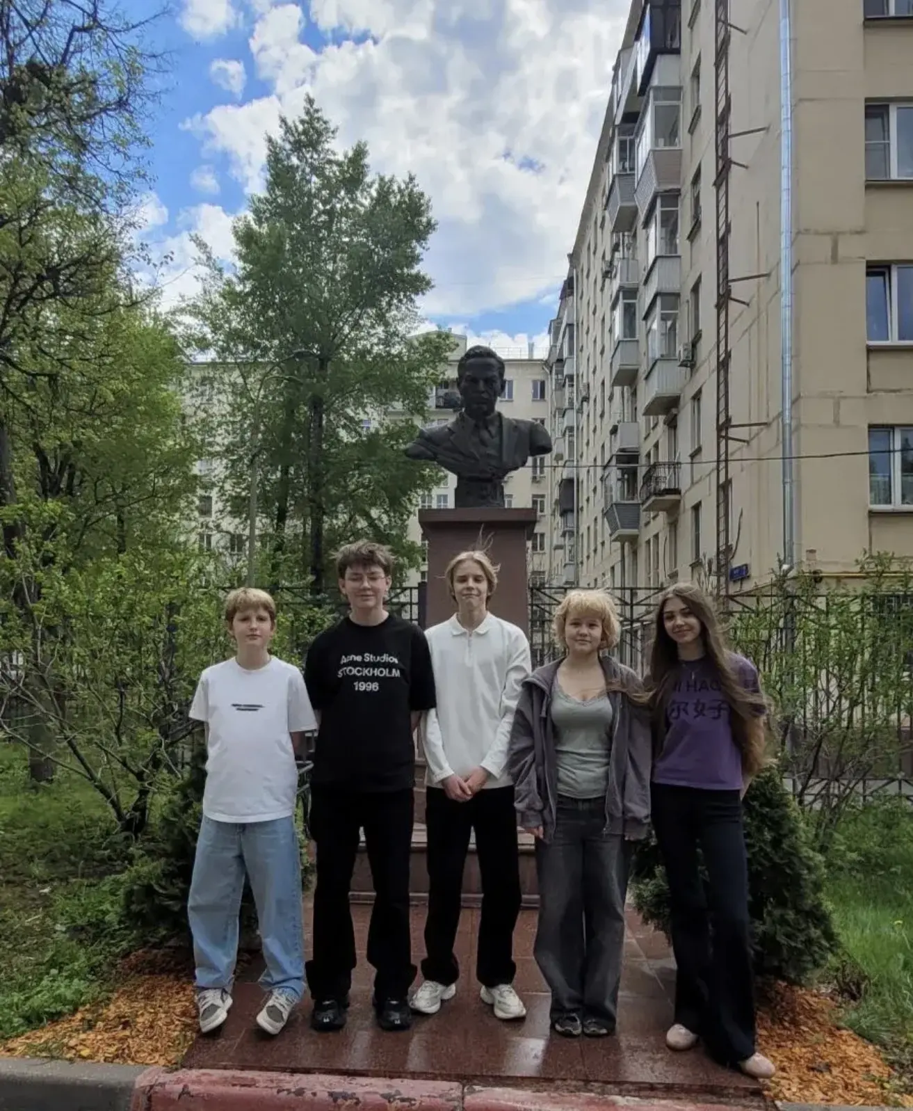 Мемориально- патронатная акция. В преддверии великого праздника — Дня Победы — в ГБОУ Школа № 141 пр