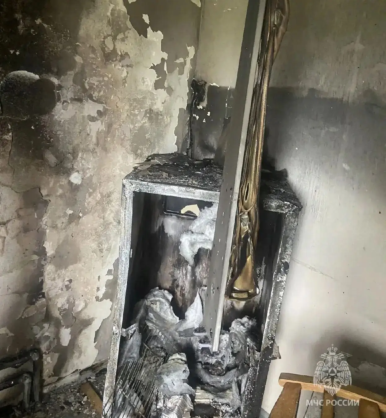 🔥 Пять спасённых, семь эвакуированных: утро в Павловской ЦРБ началось с пожара. Замкнул холодильник