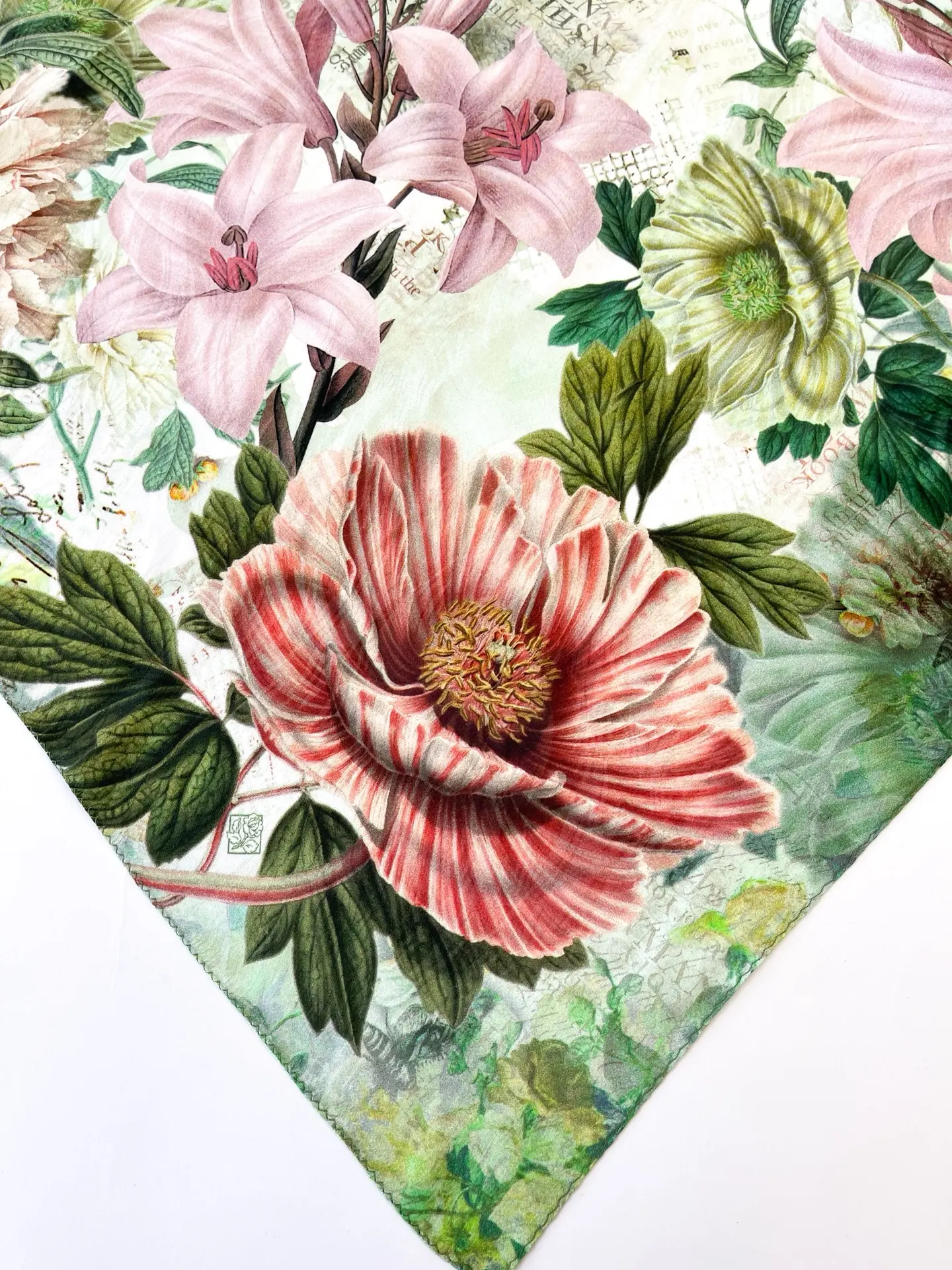 Этот нежнейший жаккардовый платок словно написан акварелью самой природы!

🌸 Палитра пастельных отт