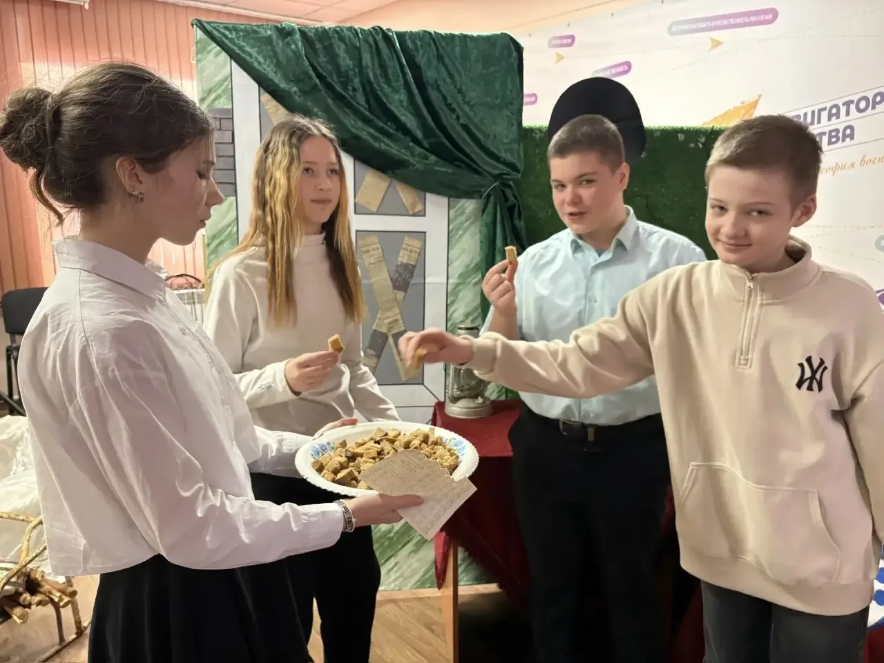 «Непокоренный Ленинград»: живой урок в нашей школе  Учащиеся 4-6-х классов стали участниками живой р