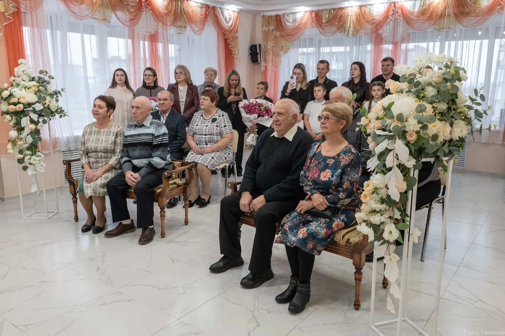 🎉 В Качканаре вручили знаки отличия Свердловской области «Совет да любовь»