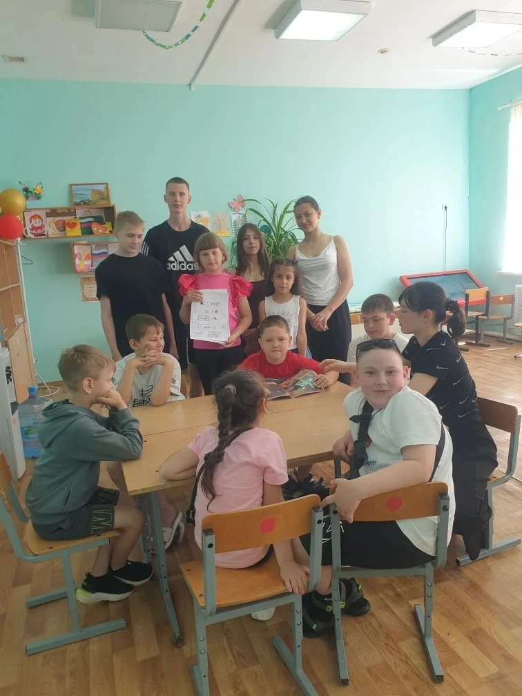 В пришкольном летнем лагере МБОУ СОШ № 18 прошёл праздник, посвящённый Дню русского языка. 

В предд