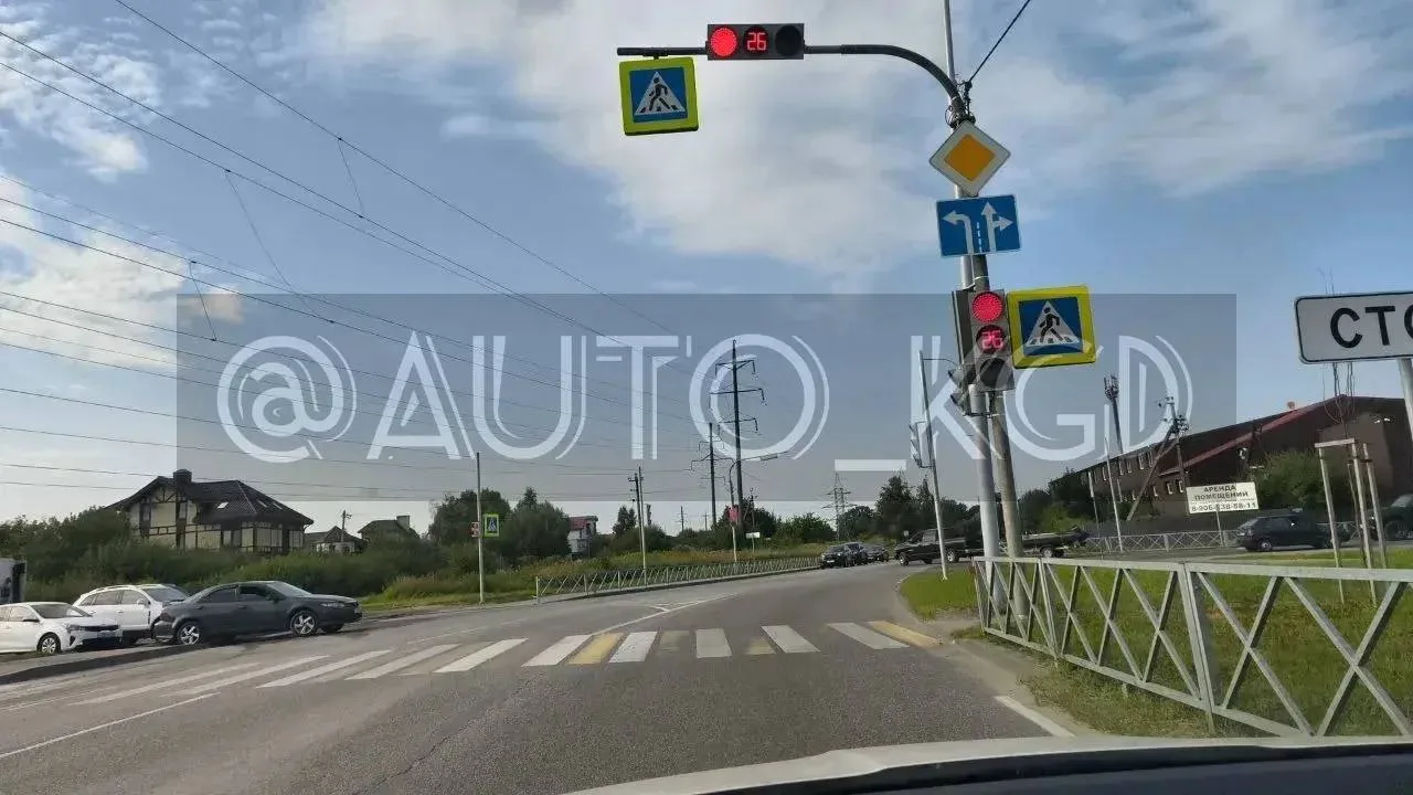 На пересечении Горького и Окружной тоже заработал трехцветный 🚦