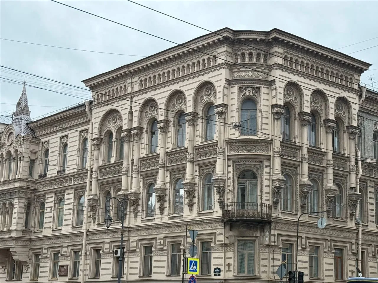 Дом Тупикова. Дом перестроил в 1876–1877 годах архитектор Юлий Дютель.