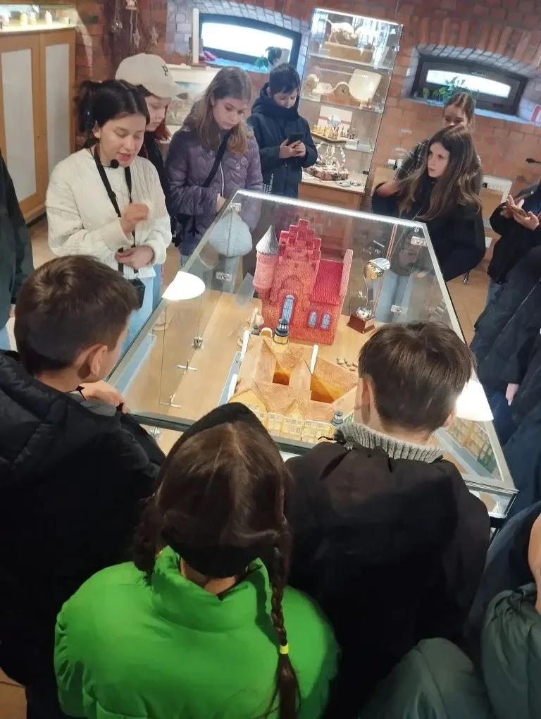 🌆 Познавательное путешествие по Калининграду  Сегодня учащиеся 4 «Г» класса и их классный руководите