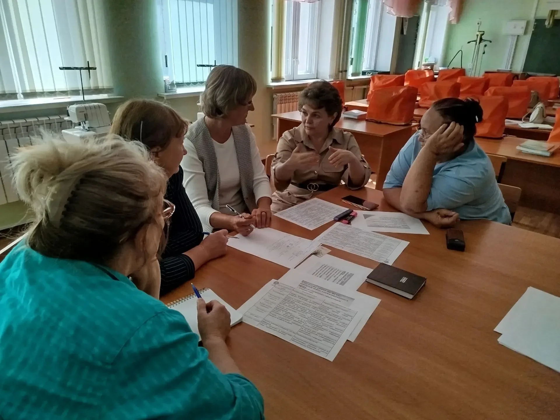 В Болгарской школе №2 в рамках августовского совещания прошла секция учителей труда «На...