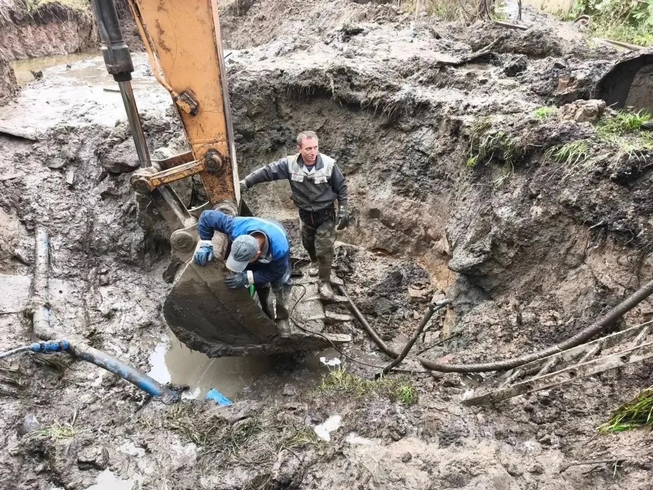 ​В Тоншалово под контролем главы округа Николая Сальникова завершили ликвидацию коммуна...