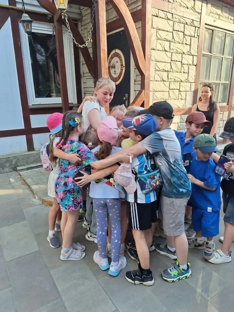 Поздравляем с окончанием учебного года! 🥳  Ученики 1 «Н» класса отметили этот день по-настоящему ярк