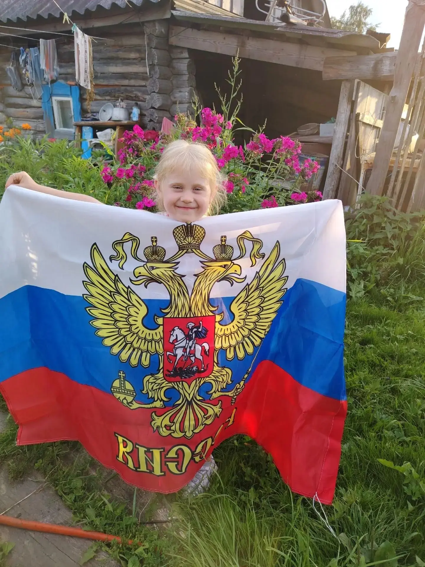 🎉 Ура!  Василиса М. участвует в фоточеллендже «Под флагом России»! 🇷🇺