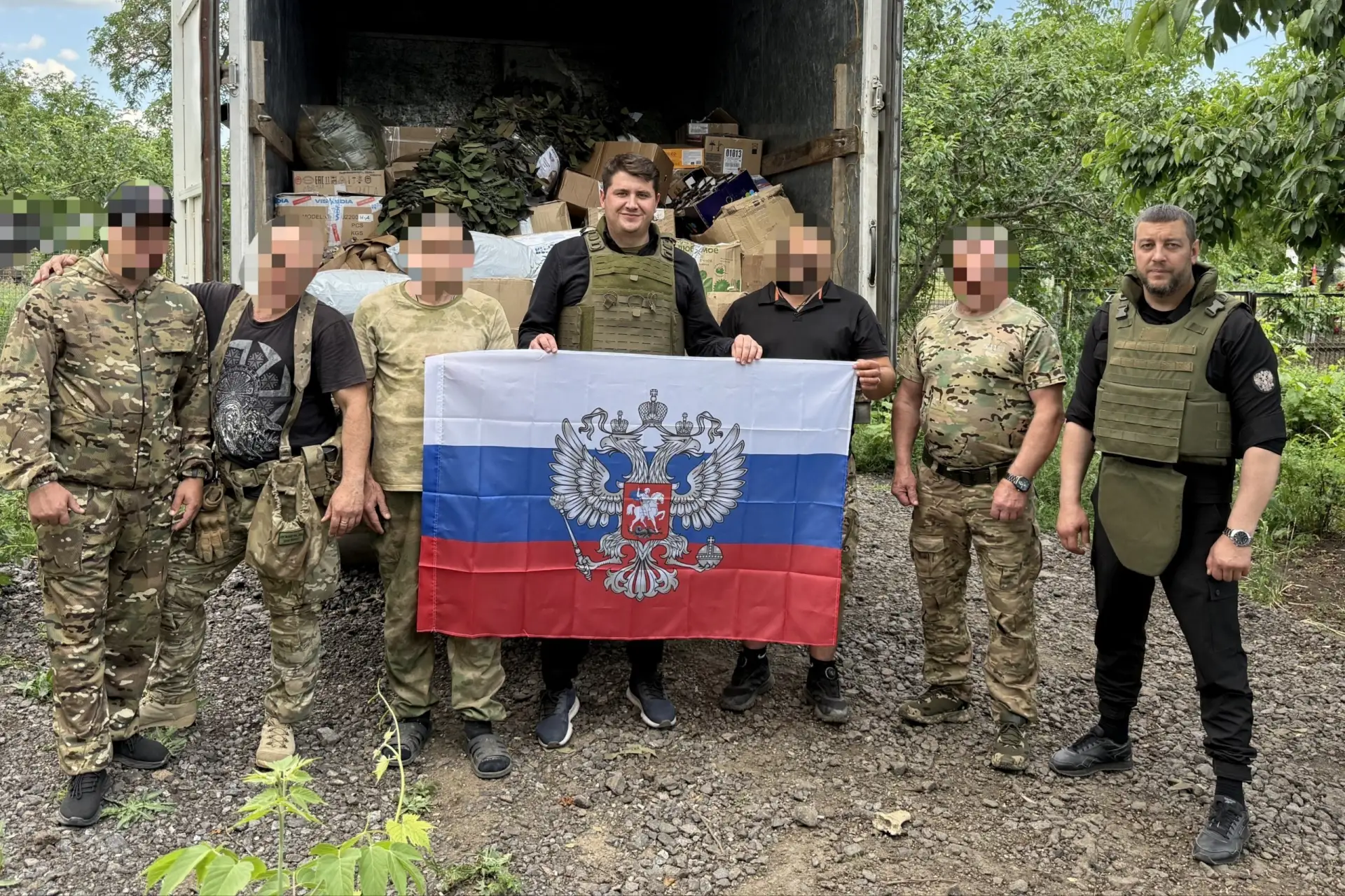 🤝 На фронт из Крыма передали очередную партию гуманитарной помощи

В состав груза вошли стройматери