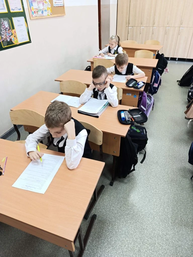 🎉 С 10 по 13 марта в нашей начальной школе прошла захватывающая Неделя математики! 📚✏️  🔥 В первый д