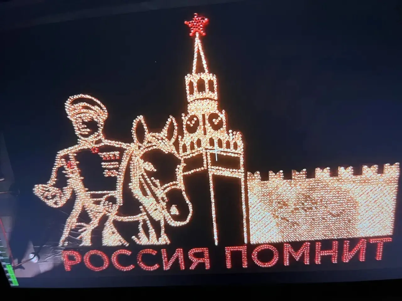🔥Миллионы свечей загорелись этой ночью в России и 62 странах 

Создавая «Огненные картины войны», з