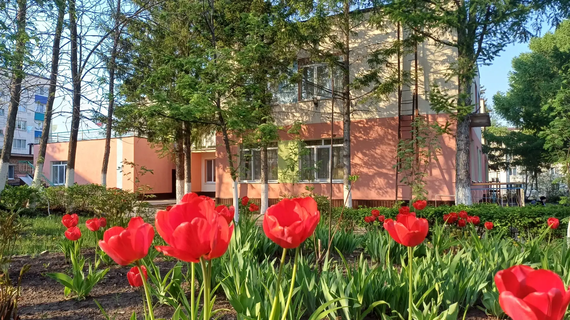 Дорогие родители! 

🇷🇺В этот праздничный день от всего сердца поздравляем Вас с Днём России! Пусть