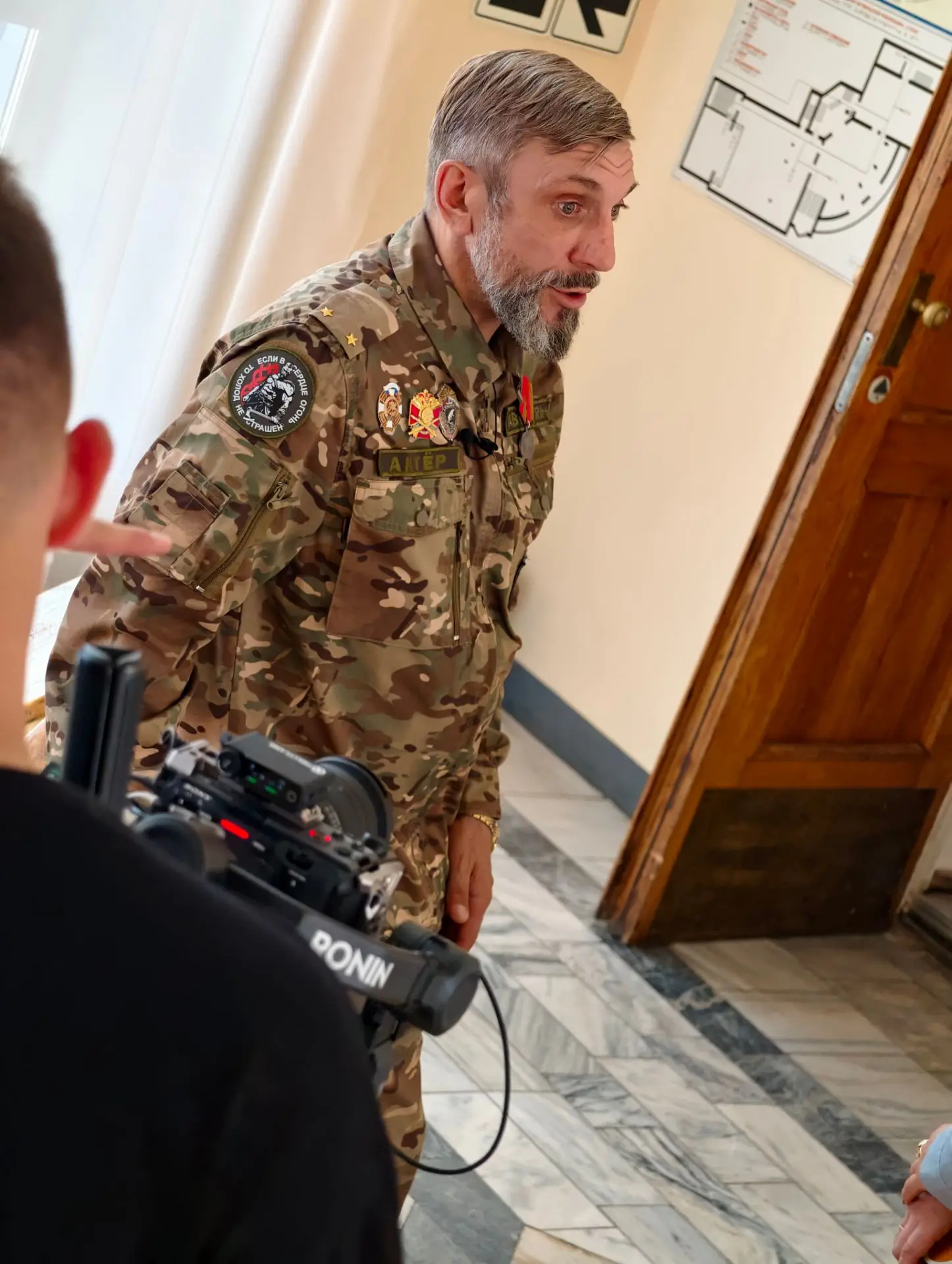 Сегодня у нас в ДК идёт съёмка программы о солдатах СВО. В кадре - Виктор Гаврин. Как т...