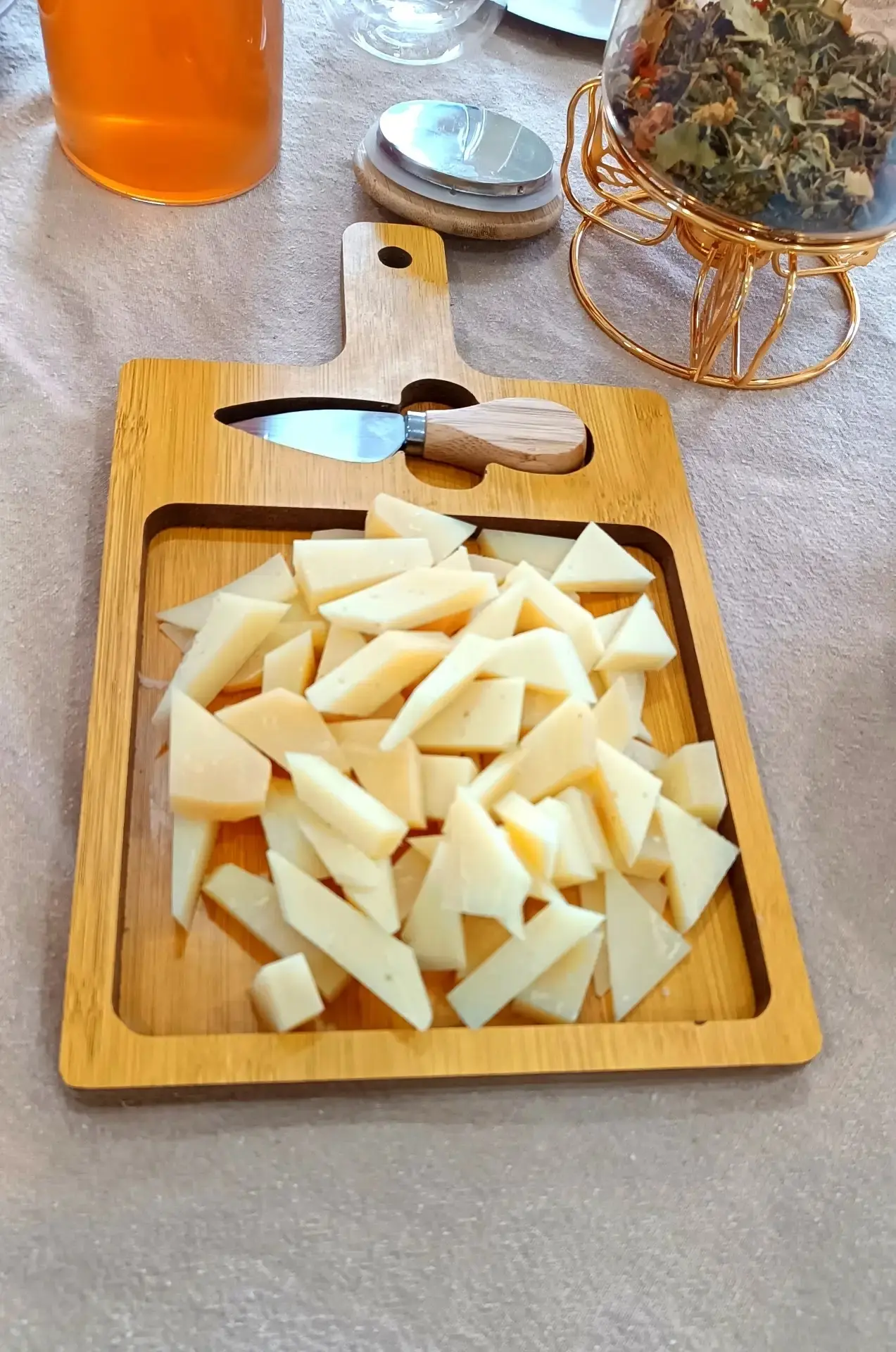 🧀Сыыыыррр - вкусный и полезный!
Вы знали, что?

🥛Организм человека легче усваивает белок из сыра, 