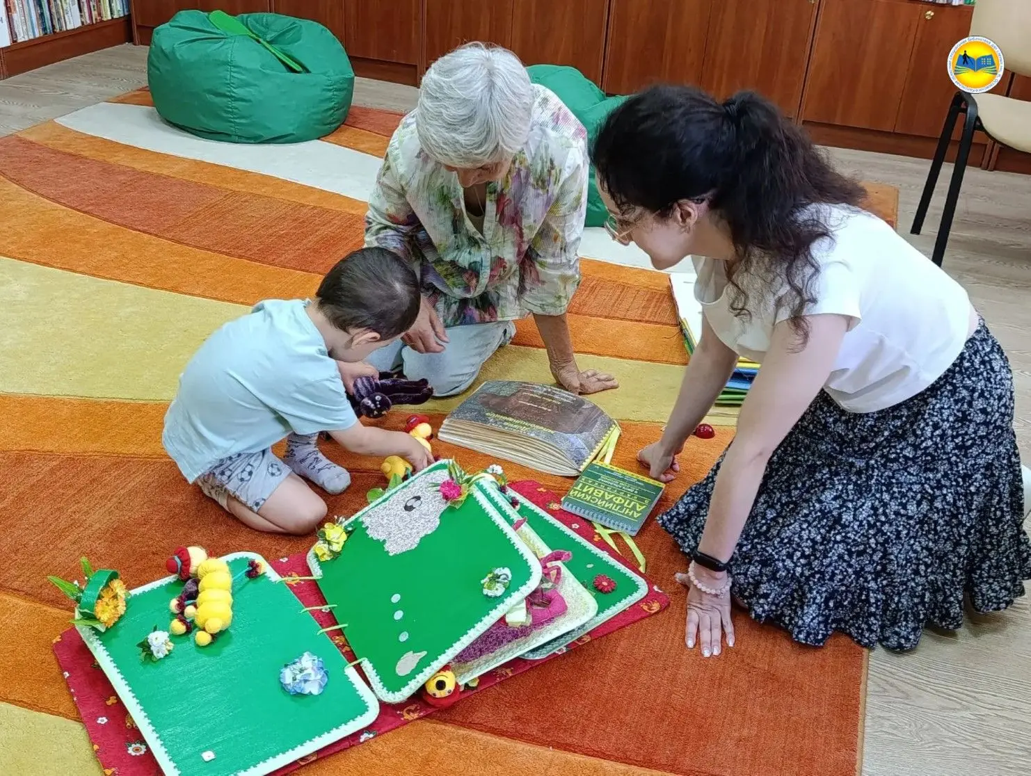В специальную библиотеку приходят самые разные читатели: кто-то спешит за новинками, кт...