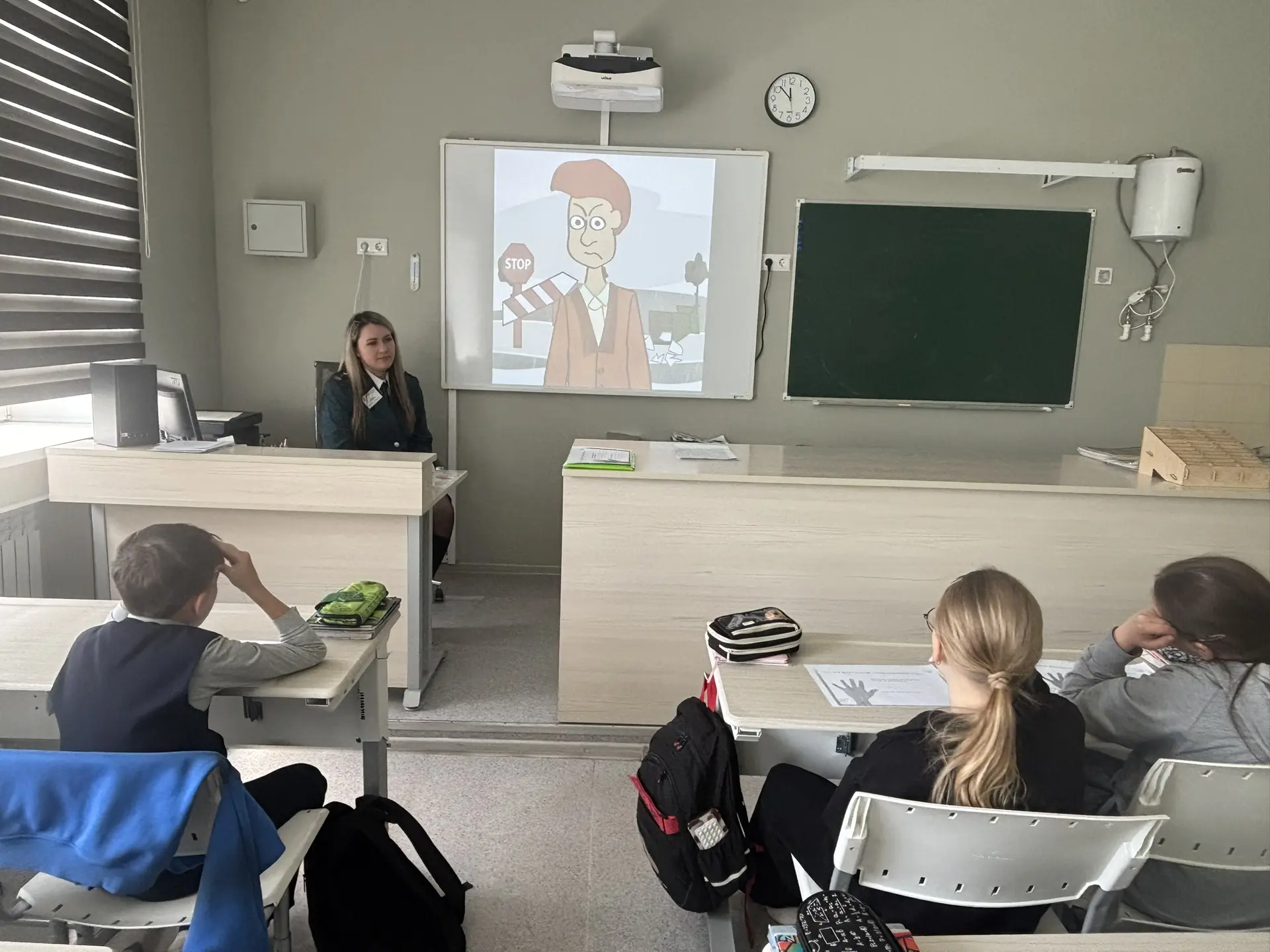 УРОК ФИНАНСОВОЙ ГРАМОТНОСТИ 

📍 В школе прошло увлекательное мероприятие по финансовой грамотности.