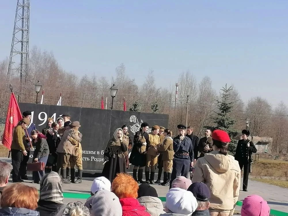 Помним. Гордимся. Благодарим. Вчера ученики 5В класса (участники Движения Первых! ) МОУ СОШ № 4 с кл