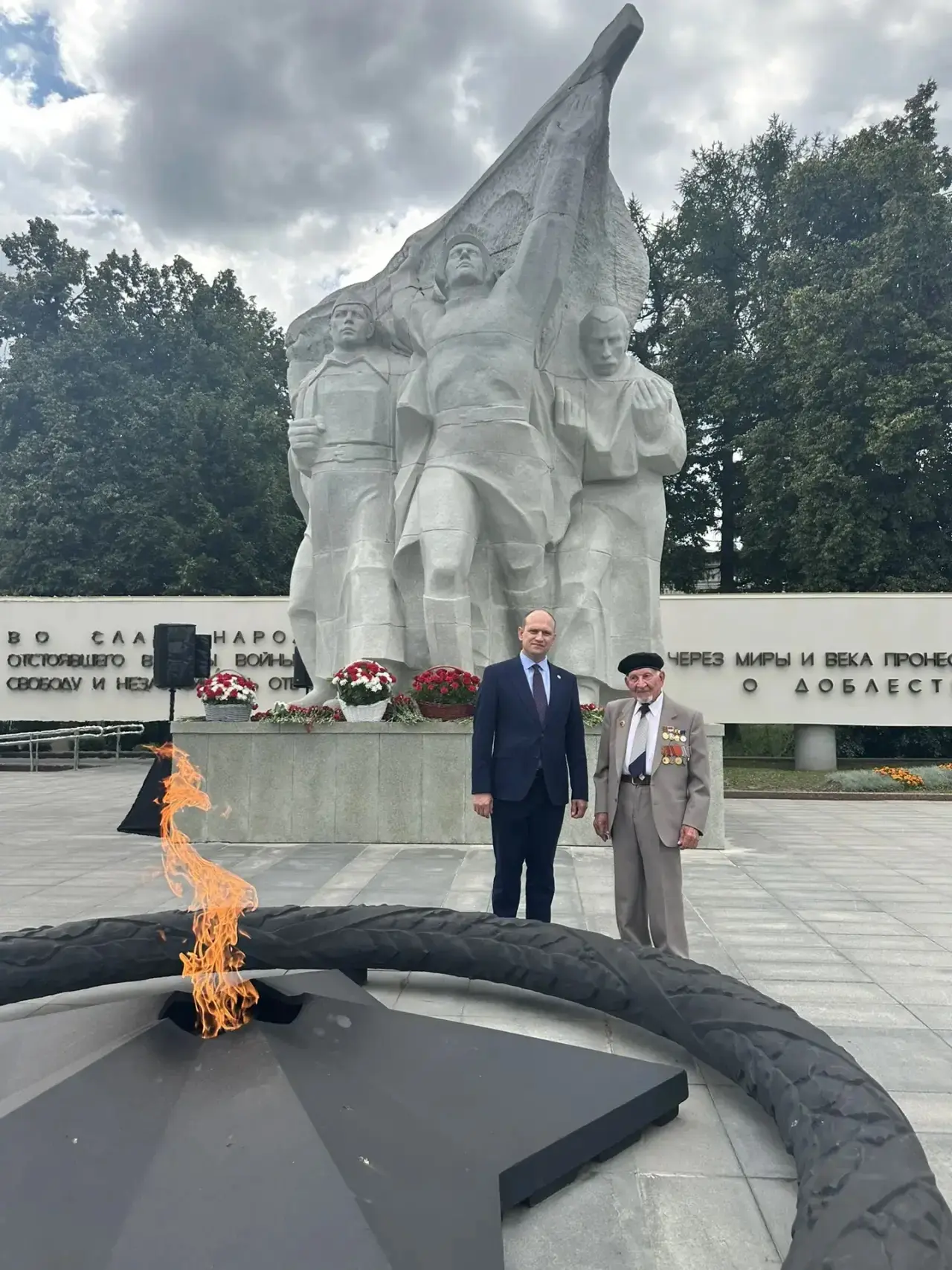 🕯️ Сегодня, в День памяти и скорби, мы склоняем головы перед подвигом поколения Победителей.

Как р