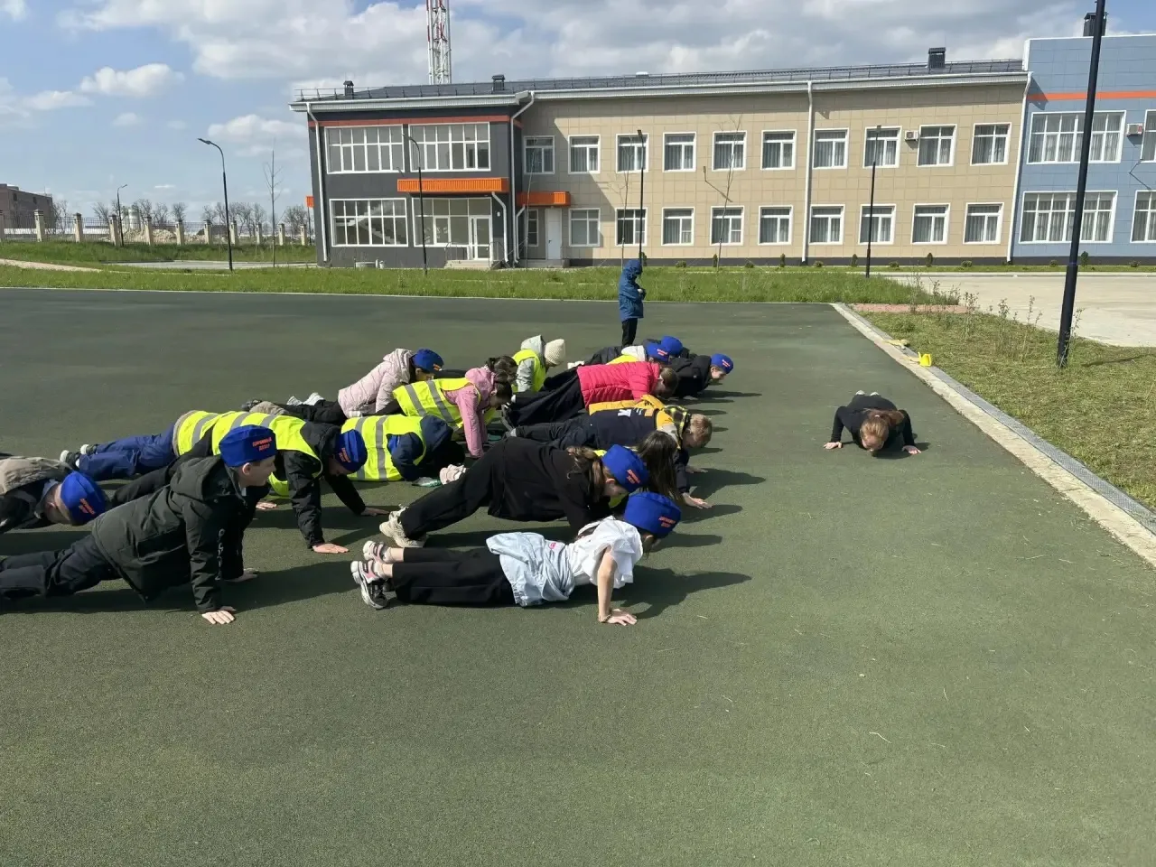В рамках укрепления взаимодействия по вопросам безопасности дорожного движения и благоустройства гор