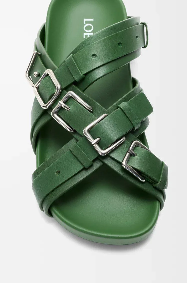 Loewe оригинально вписали лого в свои новые сандали