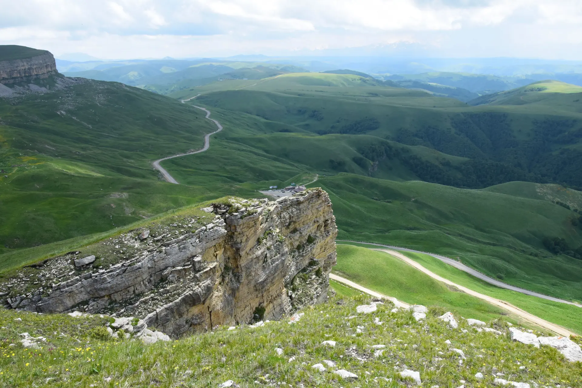 ⛰ КОЛОРИТЫ ГОР И «песчаная голова», и «крыша Карачаево-Черкесии» — перевал Гумбаши притягивает своей