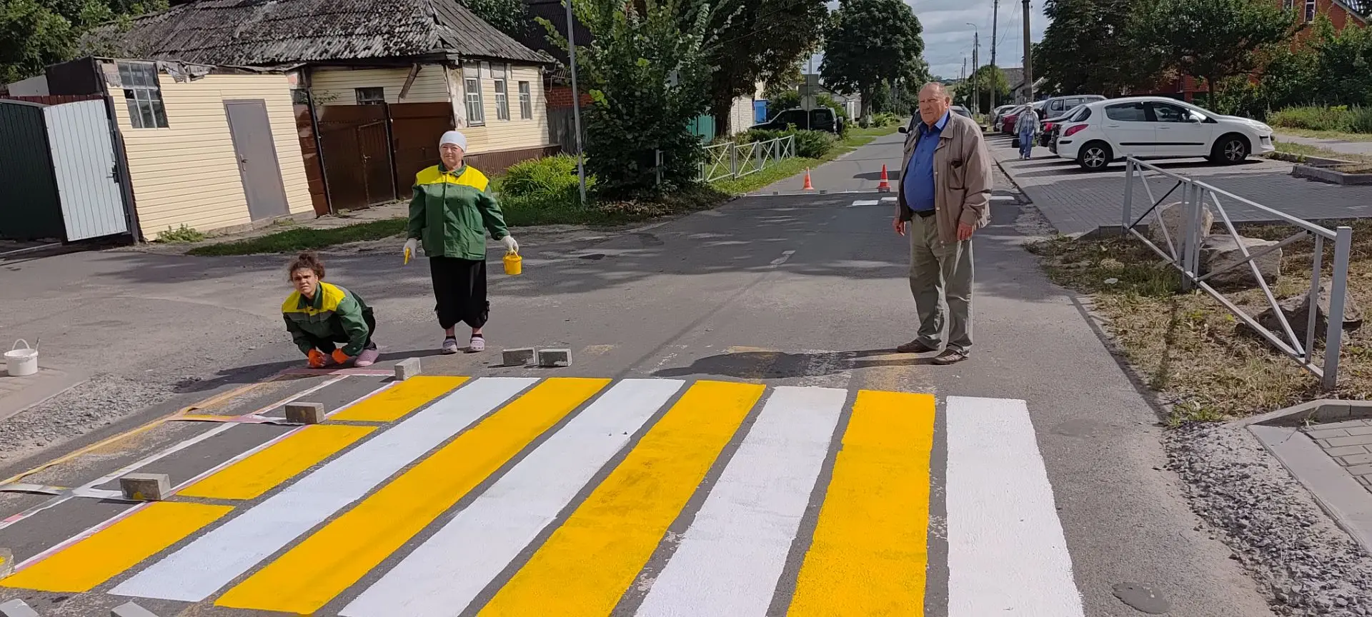 🚸В городе Фатеже идет подготовка дорожной инфраструктуры возле школ к новому учебному ...
