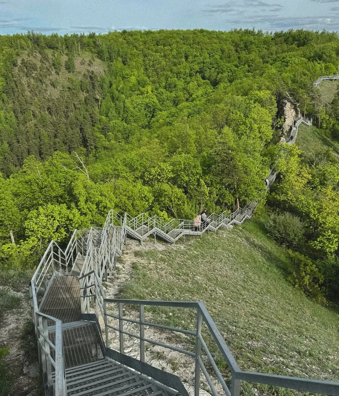 ⛰ Гора Стрельная — одна из самых известных вершин Жигулёвских гор, возвышающаяся над Волгой на 375 м