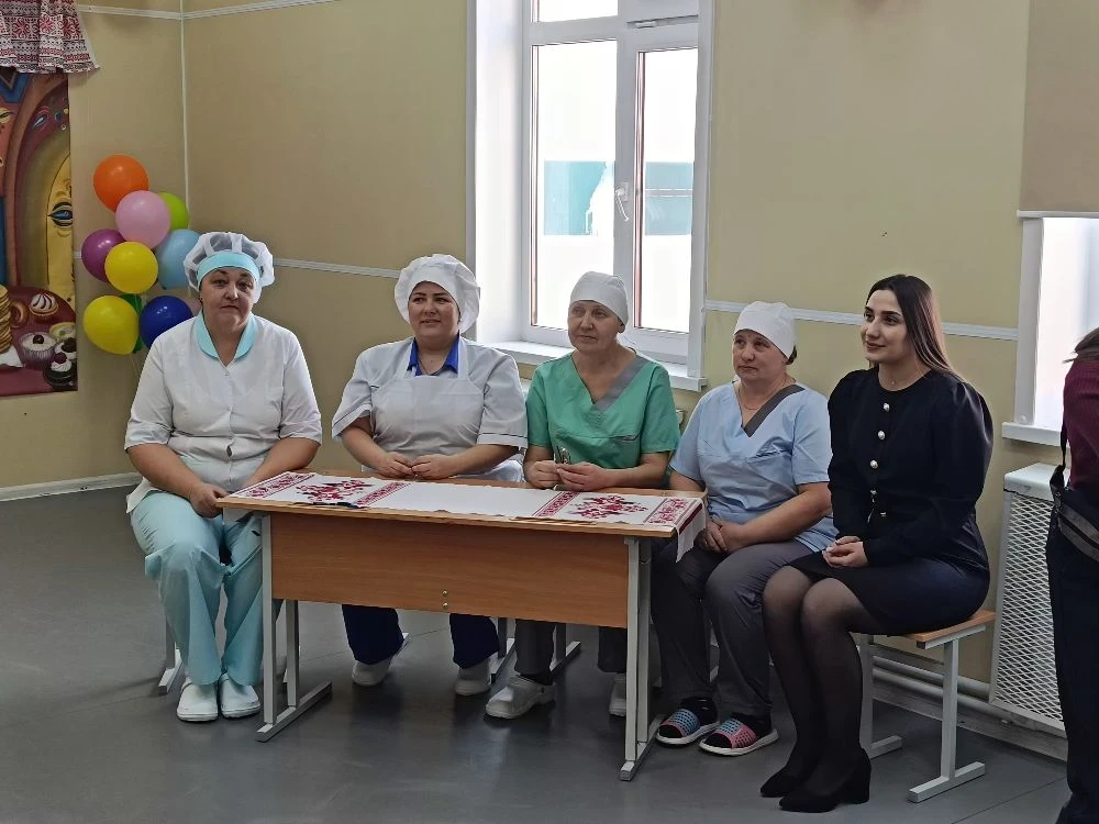 Сегодня наша школа – участник конкурса, целью которого является выявление лучших столов...