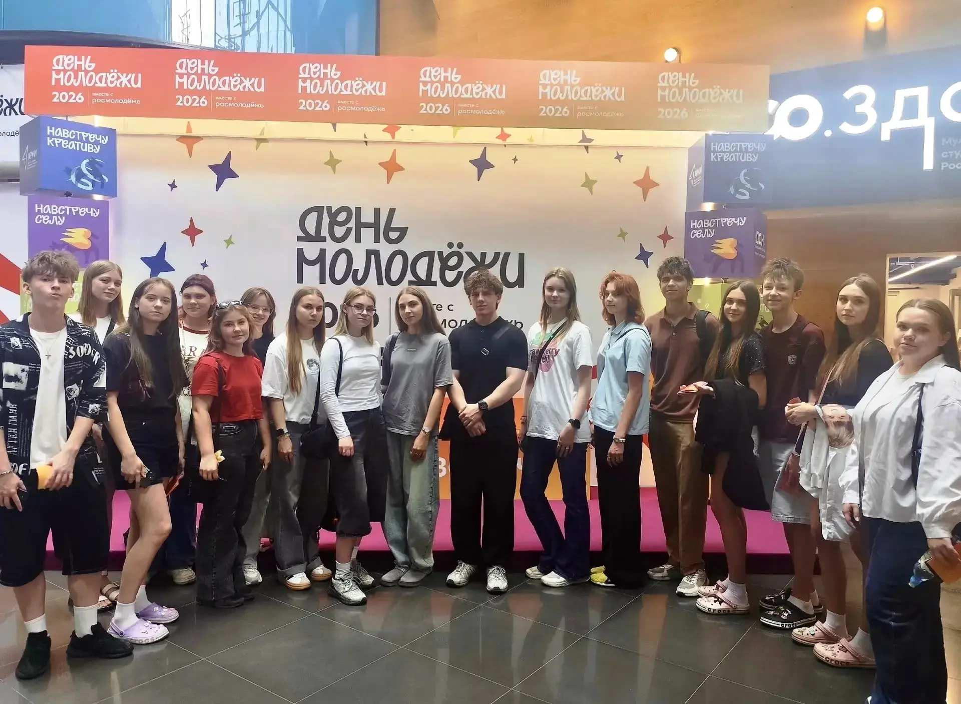 Наши школьники — в центре большого праздника: как в Ростове-на-Дону отметили День молодёжи 🎉
      