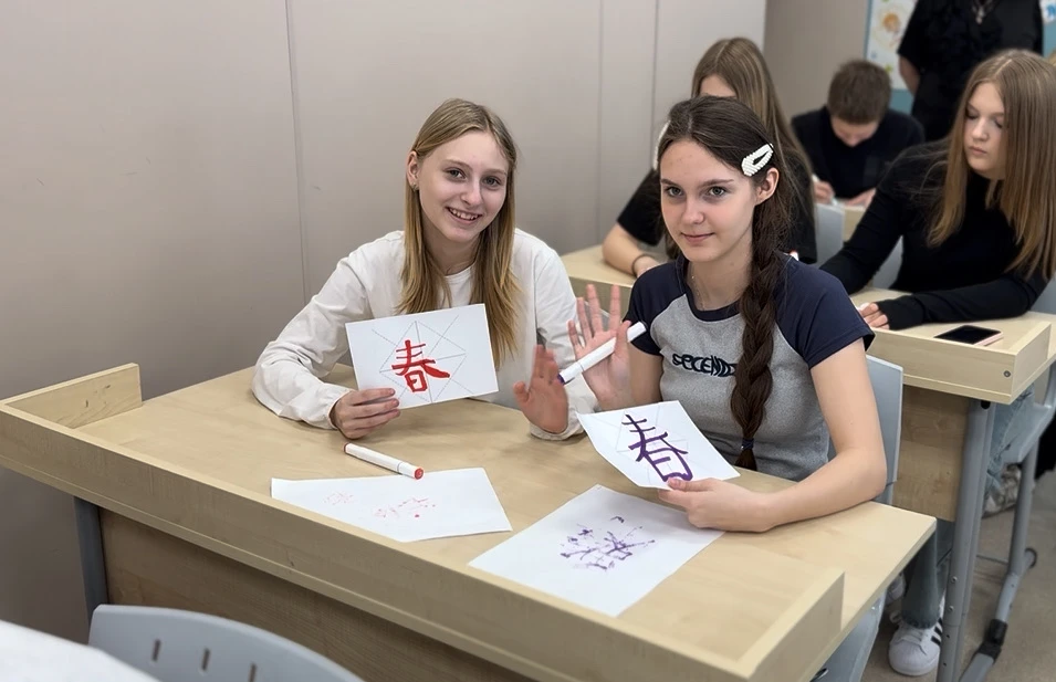 ⭐️МБОУ СОШ N2 им. В. В. Дагаева приняла участие в Дне китайской культуры «Код Китая» 🇨🇳  📝 По всему 