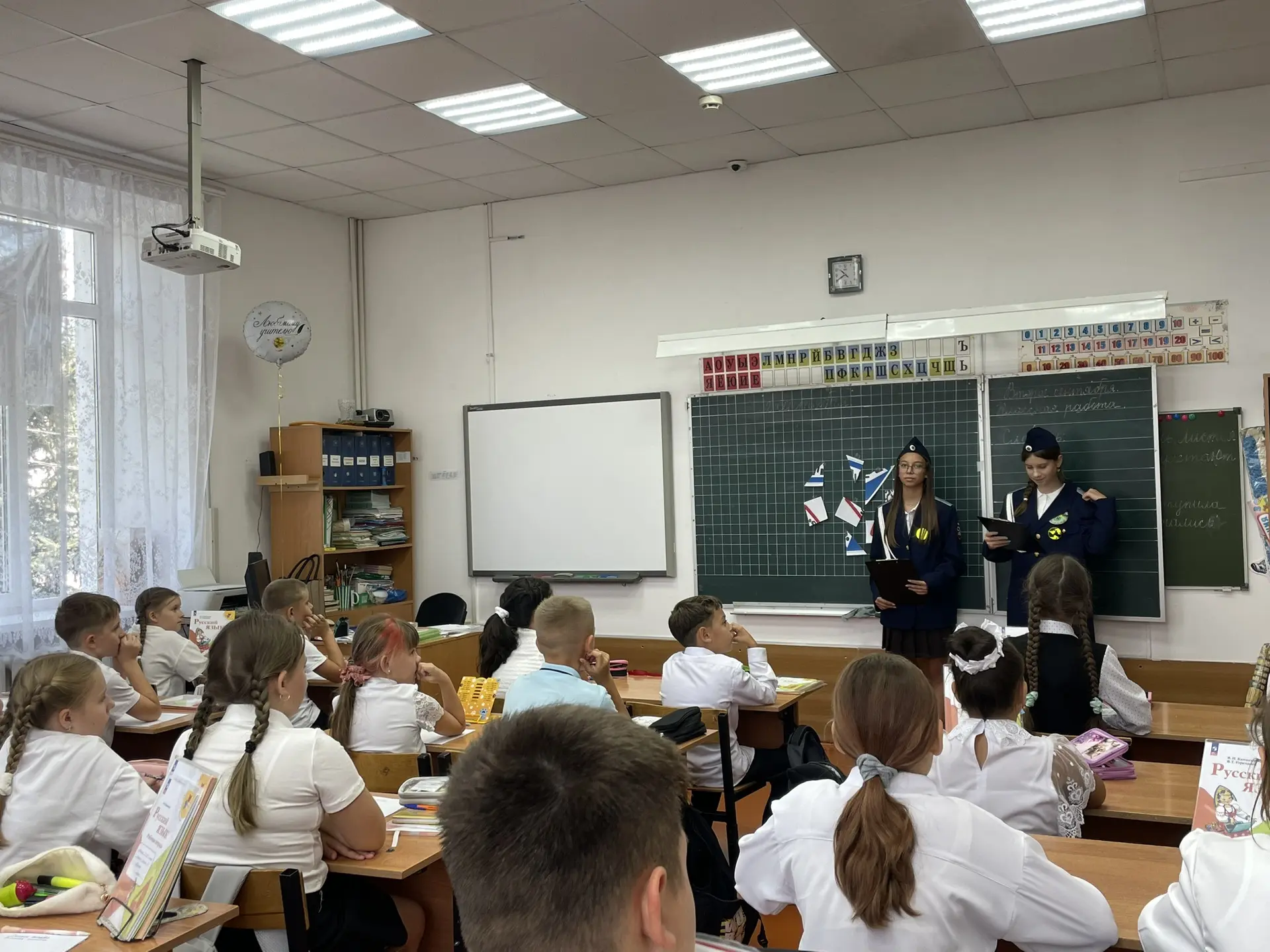 🚦Отряд юных инспекторов движения «Высший класс» спешит сообщить, что неделя безопаснос...