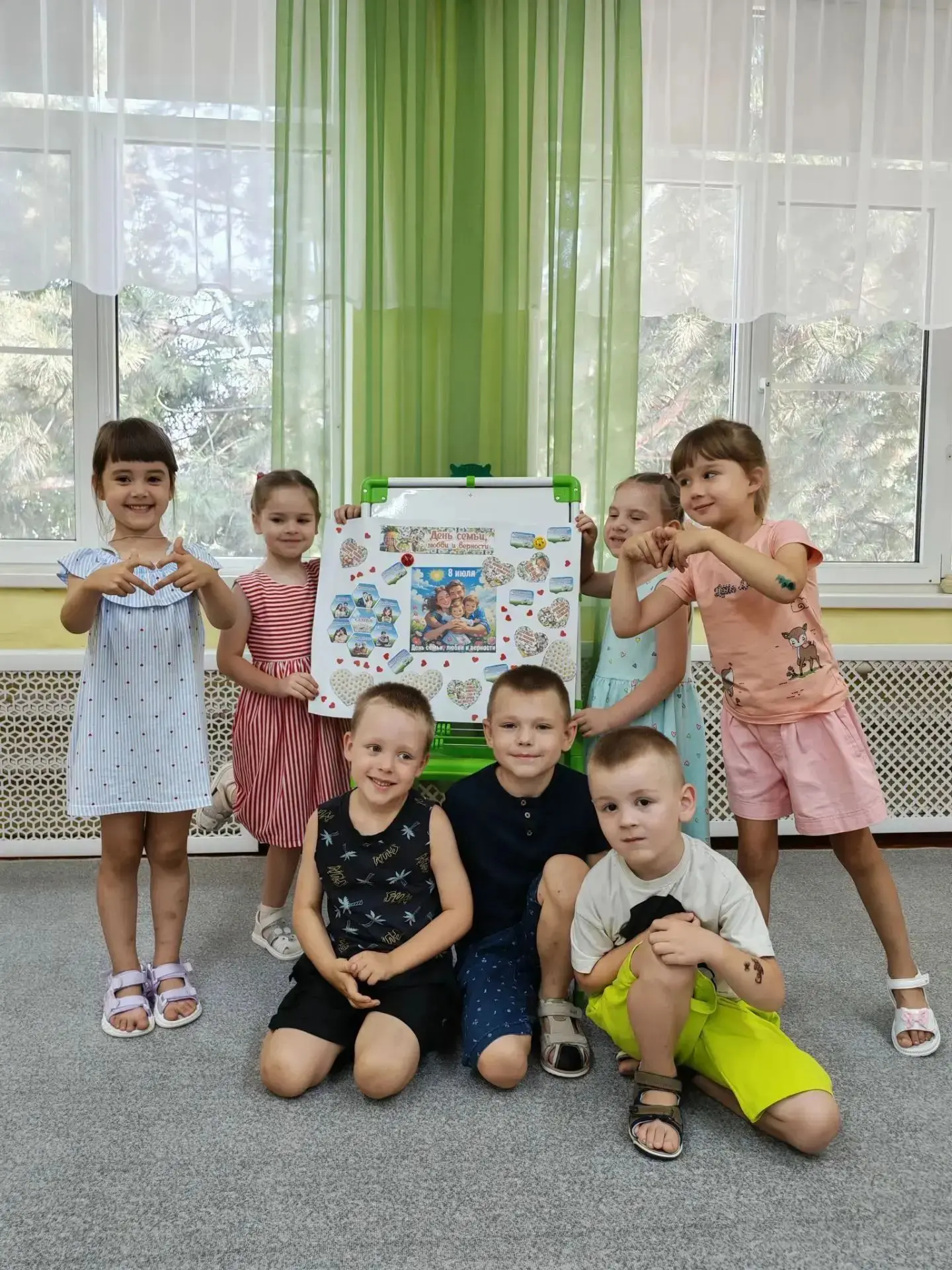 ‎8 июля  ребята смешанной дошкольной  логопедической группы  отметили День семьи, любви и верности. 