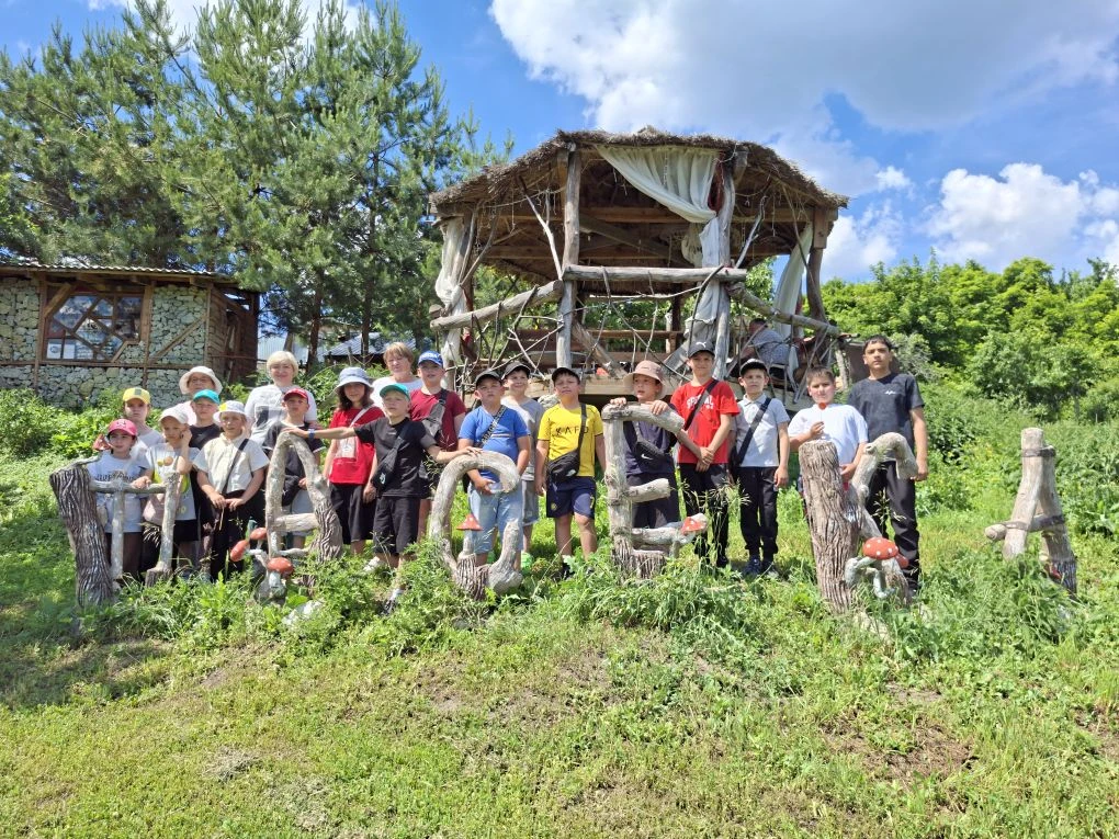 🚍 ЭКСКУРСИЯ 
     В СЕЛЕ ЛОХ 💫

🌞 Сегодня, 10 июня, «Первооткрыватели лета» — участники Смены Пер