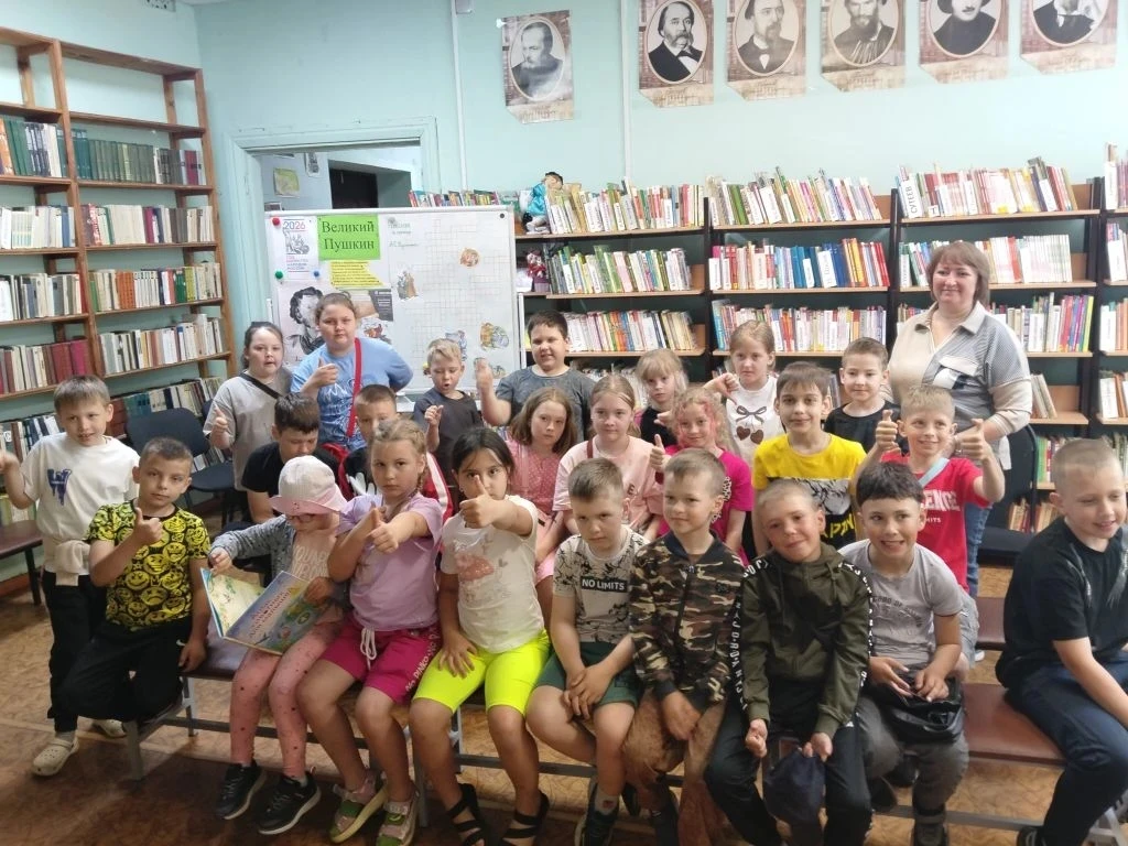 Сегодня ребята младших отрядов посетили городскую библиотеку 📚, где прошло увлекательн...