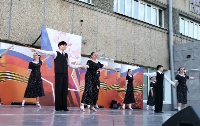 Праздничный концерт «Знать, чтобы помнить!»   9 мая, в 18:00 цикл праздничных мероприятий, посвящённ