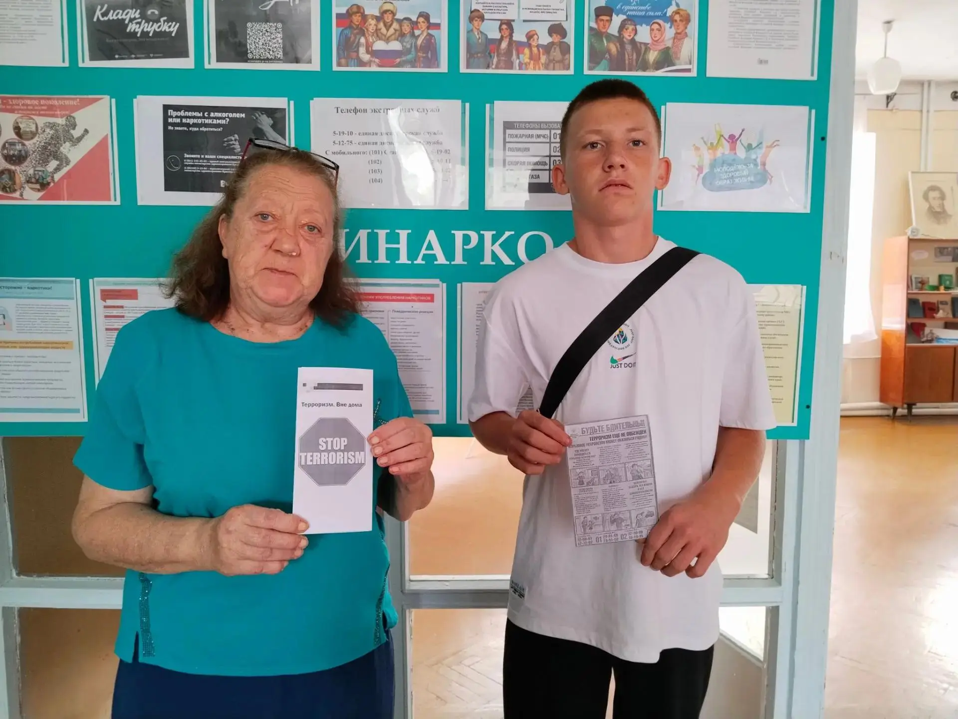 Сегодня ребята посетили детскую библиотеку, где для них провели обзор литературы по ант...